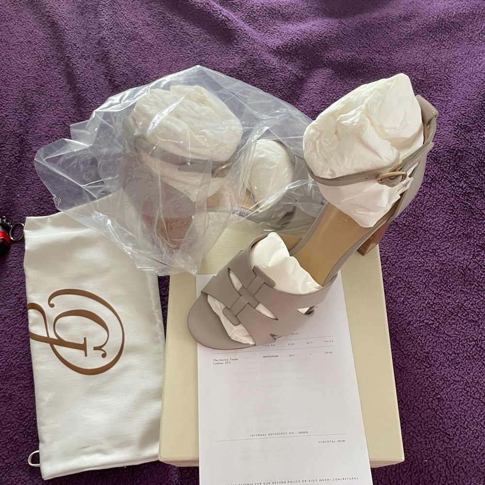 NIB M. Gemi The Attrice taupe leather.